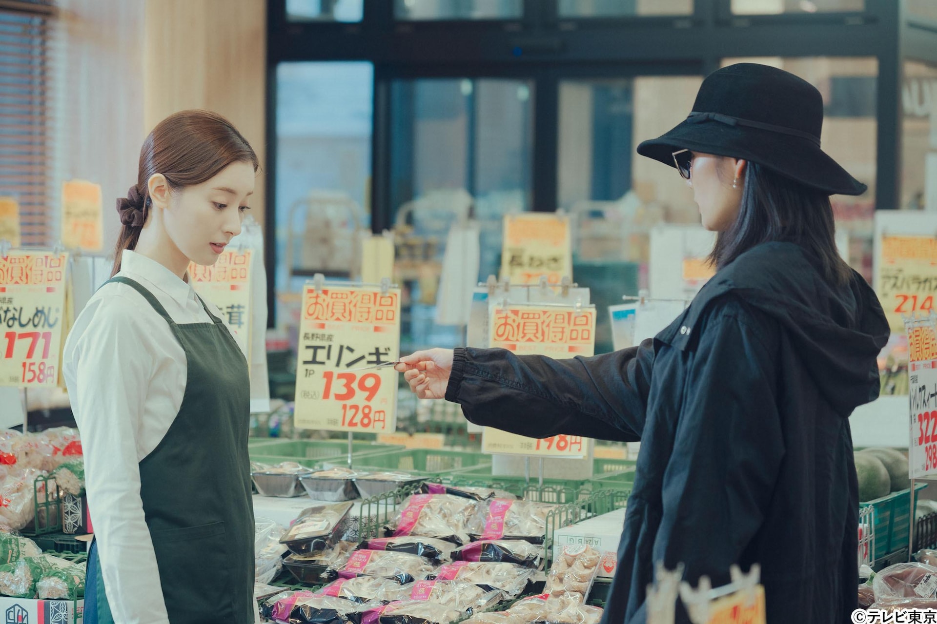 仕事から帰ってきた不倫夫に久しぶりにキスをされかけた妻は、咄嗟に拒んでしまい…