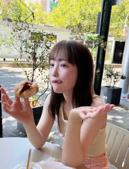 Instagram:川栄李奈(@rina_kawaei.official)より