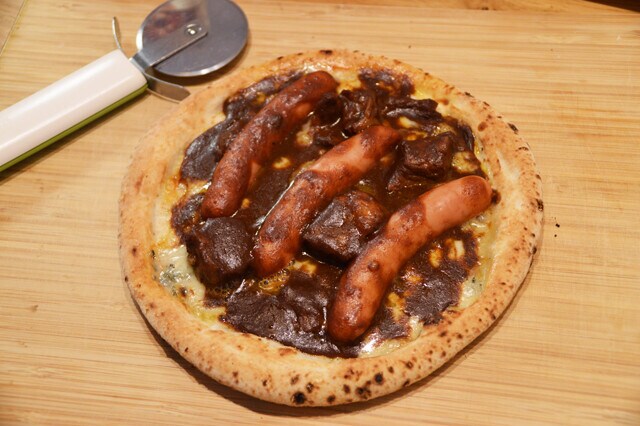 6.黄金肉チーズカレーピザ