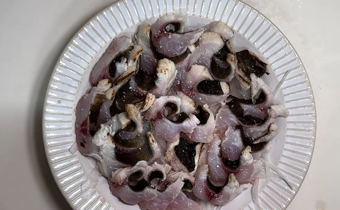 東京湾奥に毒魚「バリ(アイゴ)」が侵攻中! 臭い皮を美味しく食べる調理法とは?