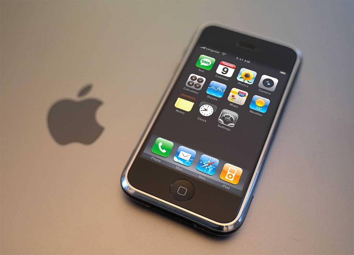 最初期のiPhoneの価格はどれくらいだった？1
