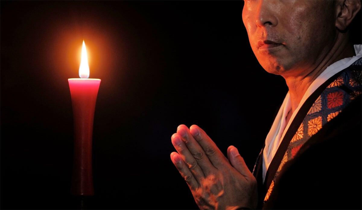 茨城県内で、暴力団関係者に回転式拳銃と実弾4発を譲り渡したとして逮捕されたのは、現役の僧侶だった（写真はイメージです）