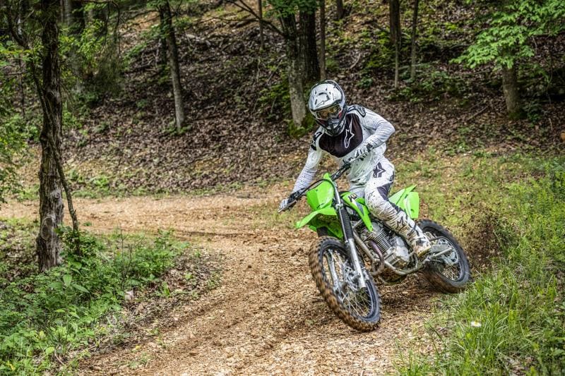 カワサキからフルモデルチェンジとなったコンペティションモデル「KLX230R」「KLX230R