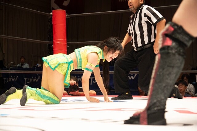 5分19秒。山下のカウンター・スカルキックで鈴木志乃は敗退。