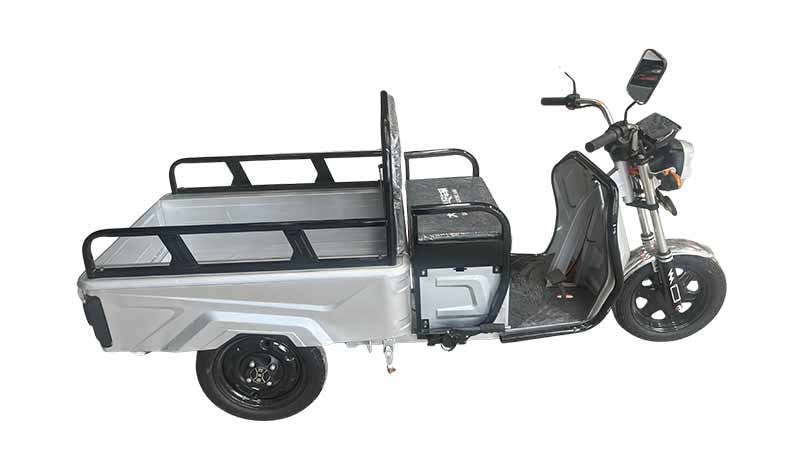 普通免許で乗れる EV 三輪ブランド「threee／スリー」が本格始動、東京に3/1ショールーム開設 記事2