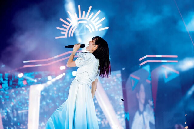 3人が選ぶ「私たちのライブメモリー」 佐々木久美・アイドル界の大先輩のオマージュ「プルーハー」 日向坂46「3周年記念MEMORIAL LIVE~3回目のひな誕祭~」(2022.3.30-31 東京ドーム)「当時、加藤史帆と『大きい箱でやりたい』って話をしていて。自分の中で本当に気持ちが高ぶったときに『プルーハー』って言っていました」(久美)。「初披露は確か初の東京ドーム。女性アイドルでやるって、カッコいいなって」(高瀬)