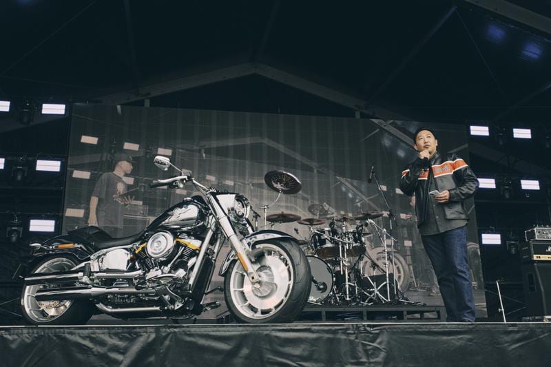 ハーレーカルチャーを“観る・乗る・聴く”で体感、1.4万人が熱狂した音楽とバイクの祭典「BLUE