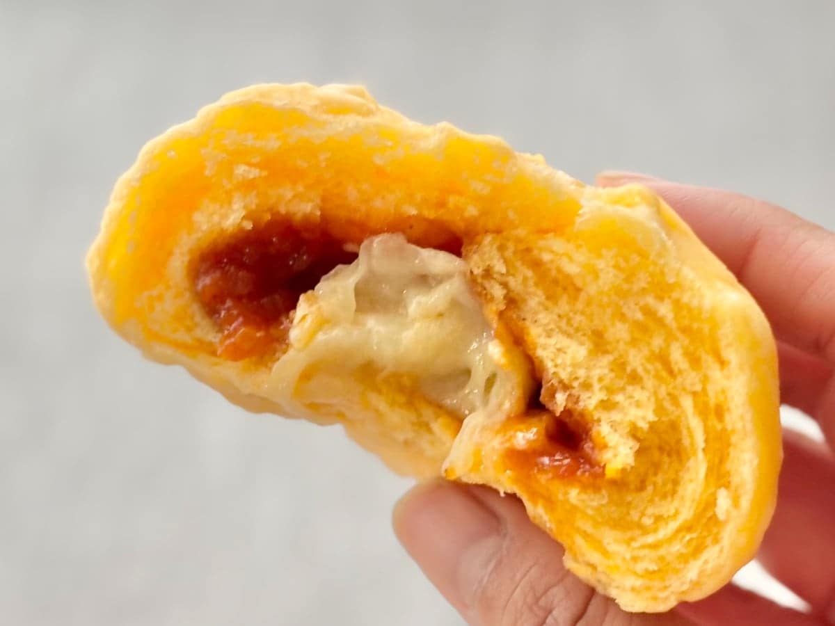 チーズがめちゃめちゃのび～る！！【ファミマ】の中華まんが「うめえ」