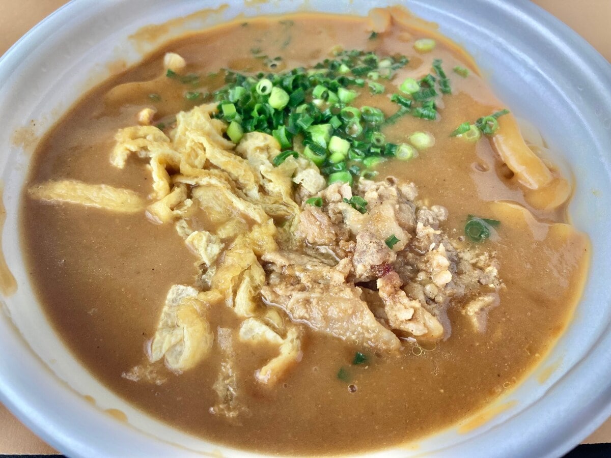 柔らかいうどんと濃厚なスープが印象的！【ローソン】スパイシー＆だしの旨味しっかりのカレーうどん