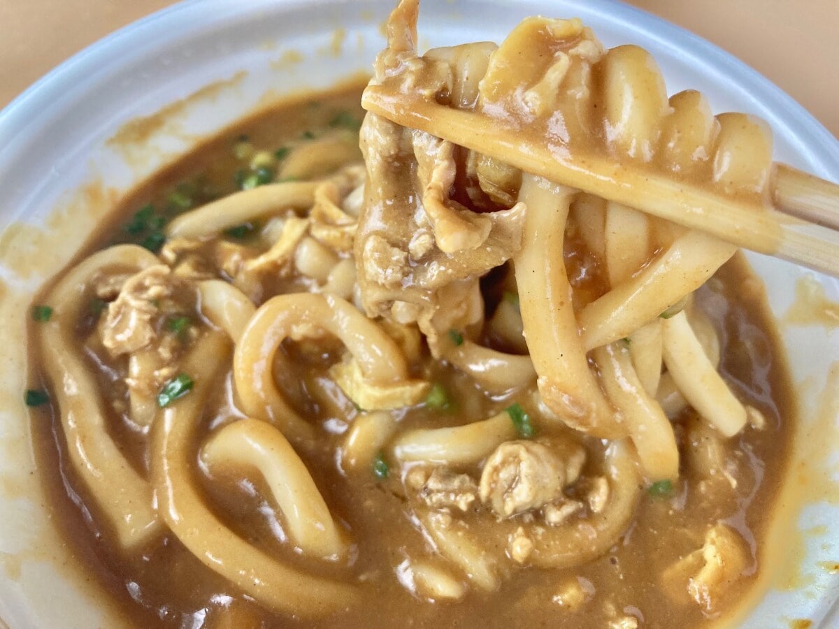 柔らかいうどんと濃厚なスープが印象的！【ローソン】スパイシー＆だしの旨味しっかりのカレーうどん