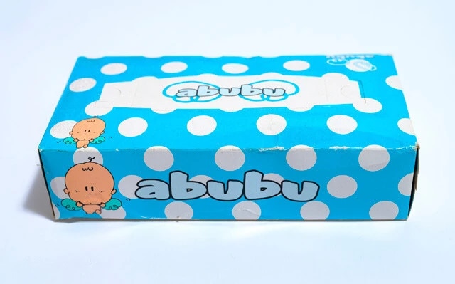 アブブのボックスティッシュ。裏には季節感あふれる月ごとのイラストが描かれている（表）