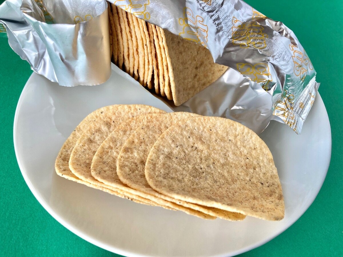 ブラックペッパーがじんわり効いてくる!?【セブン】スパイシーな味わいの新作チップスター!