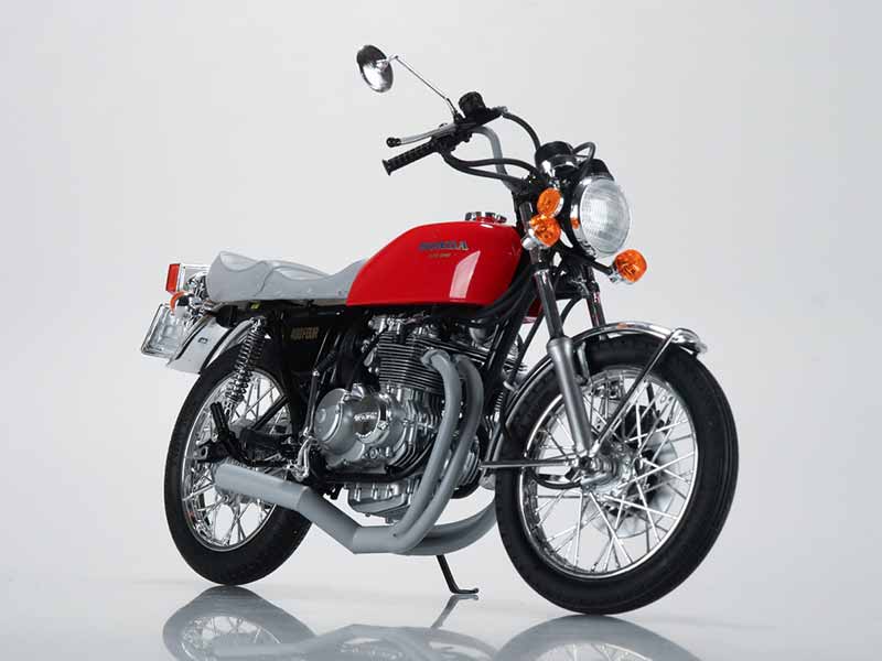カスタムパーツを新規金型で再現した旧車プラモデル「CB400FOUR&CB750 FOUR」がアオシマから登場! 記事2