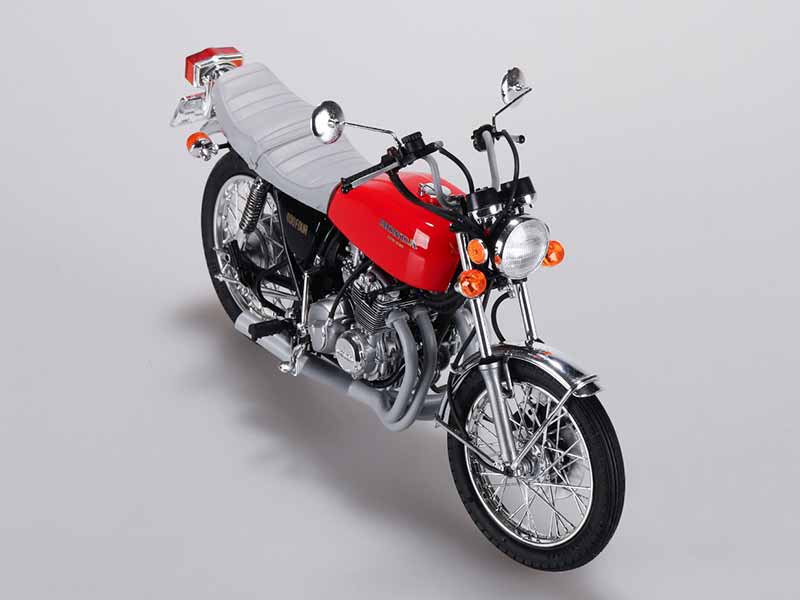 カスタムパーツを新規金型で再現した旧車プラモデル「CB400FOUR&CB750 FOUR」がアオシマから登場! 記事4