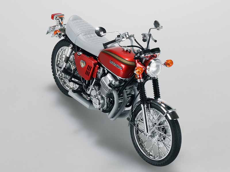 カスタムパーツを新規金型で再現した旧車プラモデル「CB400FOUR&CB750 FOUR」がアオシマから登場! 記事8