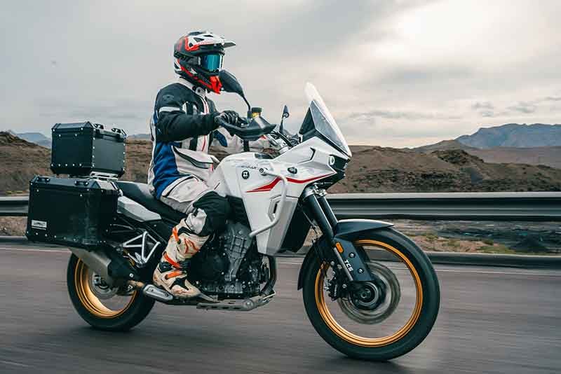 【KOVE】新型ツアラー「800X TOURING」2月日本発売！ 167.8万円でフルパニア・クルコン全盛り仕様（動画あり） 記事1