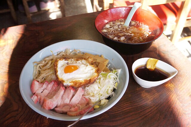 「酔来丼」と「小ワンタン」