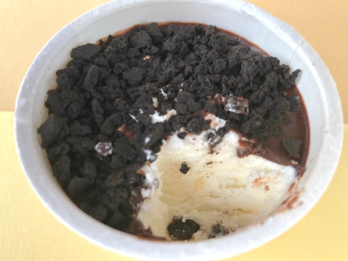 混ぜても良し!このまま食べても良し!【セブン】ザクザク感がクセになるクッキークリーム