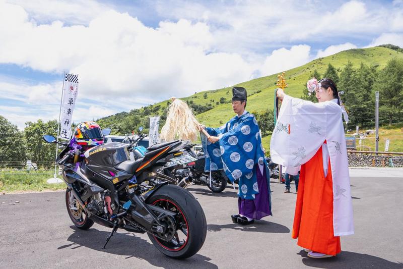 令和7年9月7日(日)標高約1600メートル単車神社(オートバイ神社)例大祭。全国のバイク関係者が集まり、全国バイク乗り約1000万人の「交通安全祈願」を雲の上から祈る