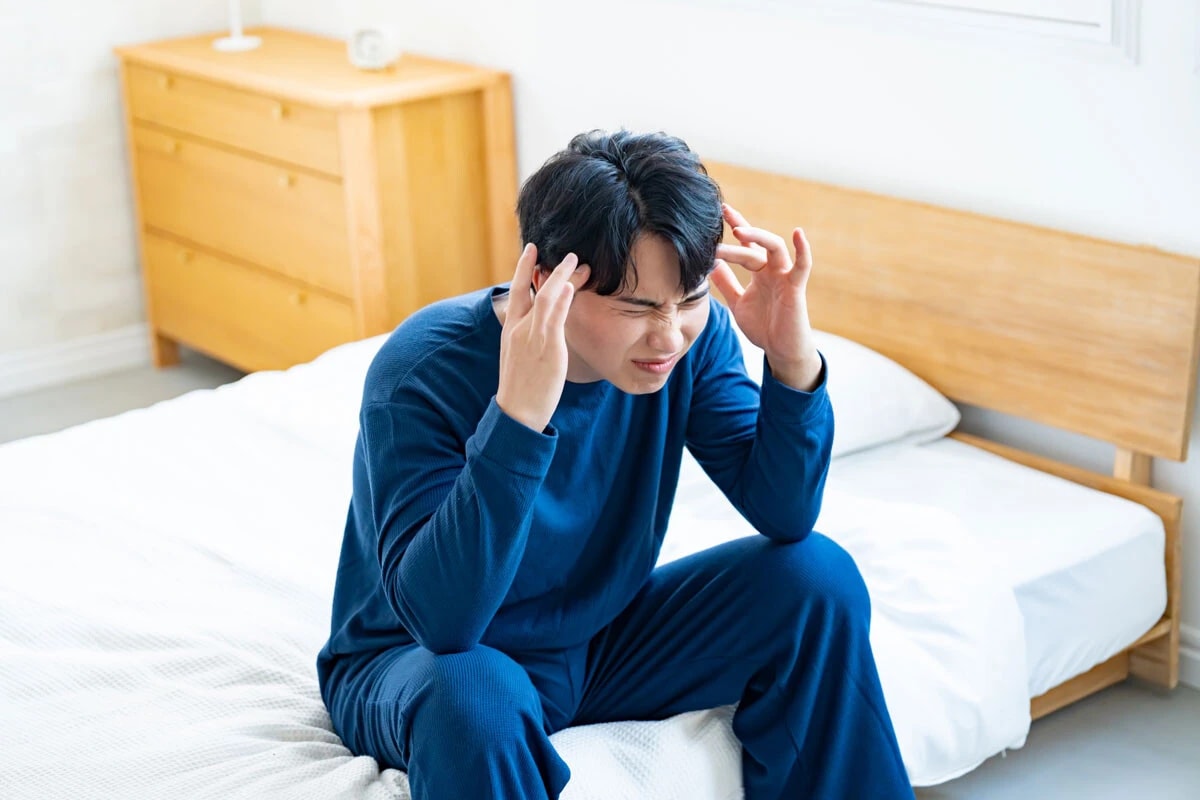 日本人は睡眠時間が短く、それも「睡眠の効率アップ」に対する欲求の一因に？　ただし多くの有名リカバリーウエアは上下セットで1万円超。「パジャマ」にしては高すぎる（写真はイメージ）