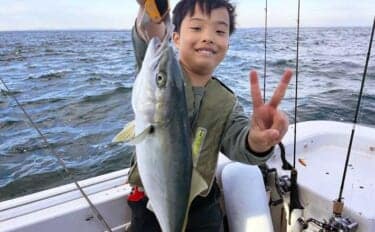 【沖のルアー釣果速報】親子で青物チャレンジ成功!ジギング船でハマチが入れ食い(愛知)