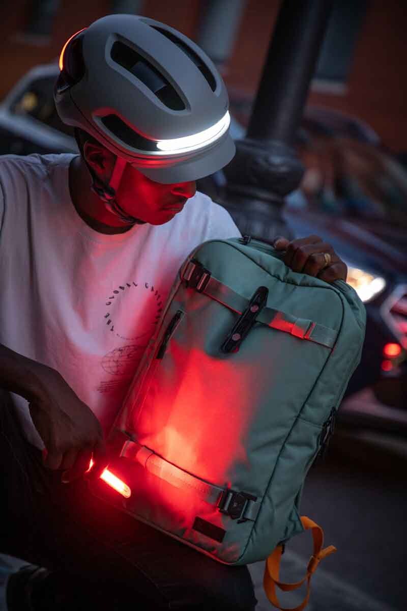 ウィンカー・ブレーキライト搭載のスマートヘルメット「UNIT 1」が日本上陸! ユーロギアが取り扱いを開始 記事1