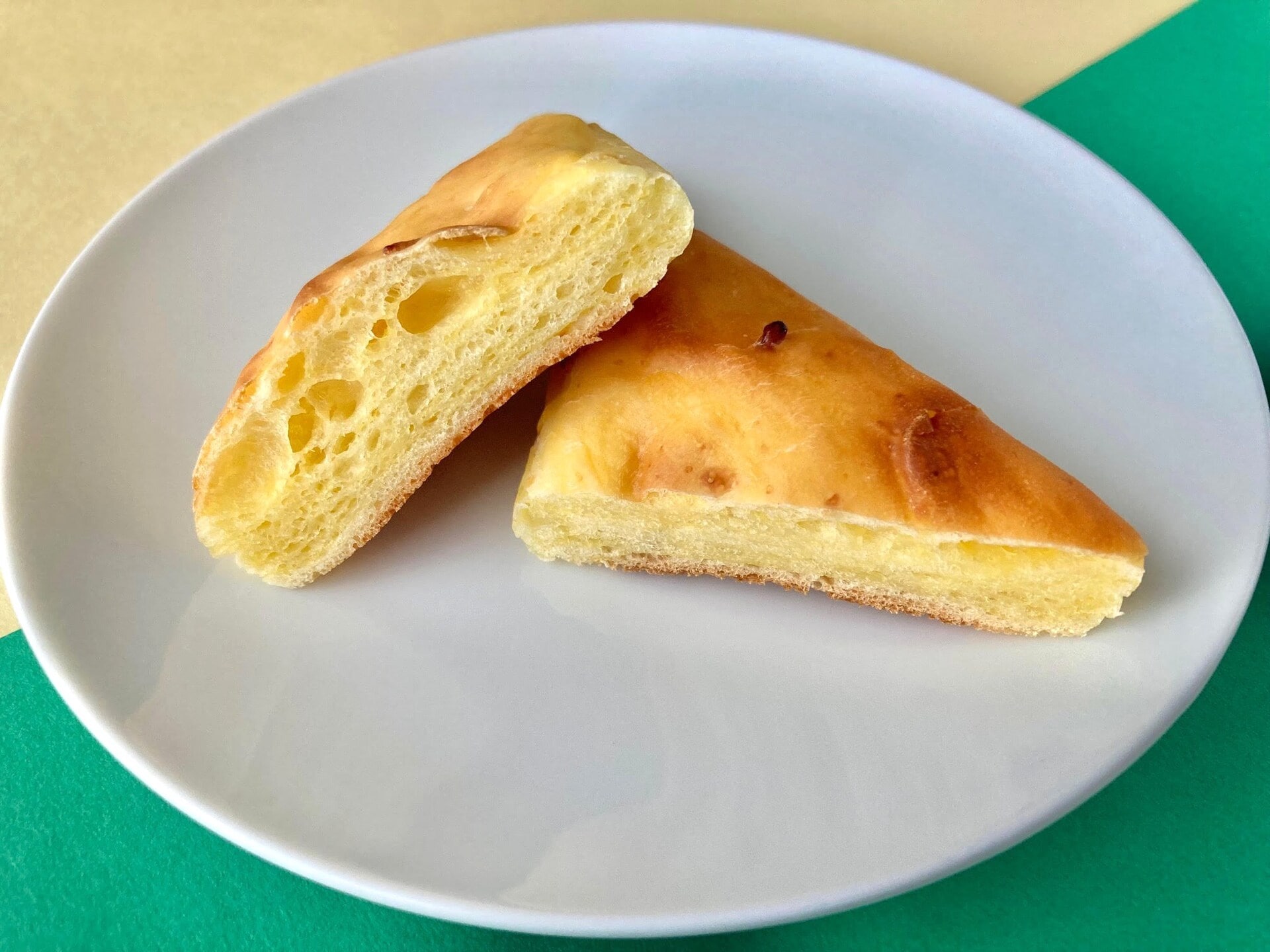 温め推奨！？もちもち食感がたまらん！【ローソン】コスパも魅力的なチーズパン