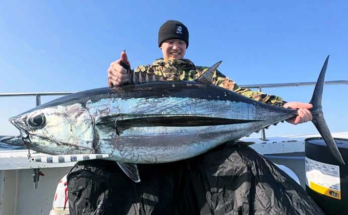 トンジギで30.3kgの特大「タネトン（ビンナガ）」浮上！【沖のルアー最新釣果・三重】