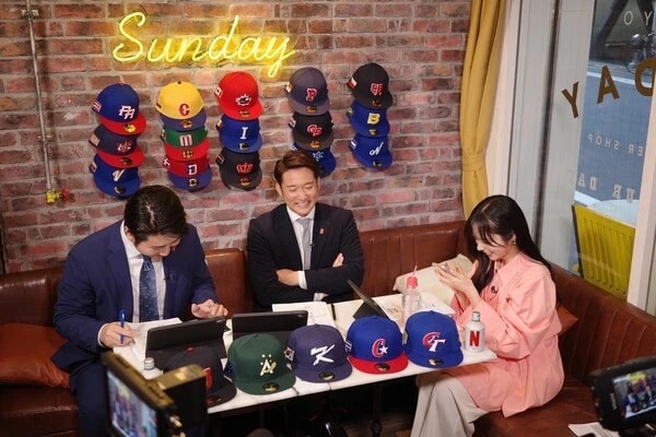 配信前の準備時間。情報収集と打ち合わせ中。