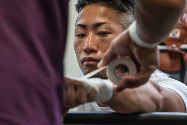 周囲をお祭り気分にさせる天心とは対照的に、孤高の戦士然としたオーラをまとう拓真