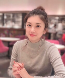 0401 P10旅作家小林希の島日和_顔写真