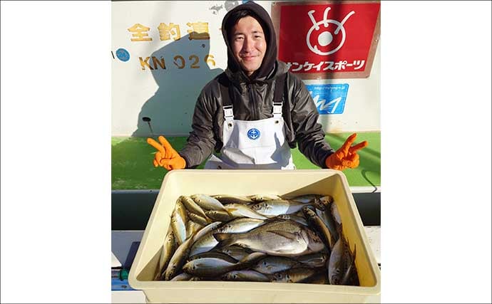 関東エリアの【船釣り特選釣果】東京湾ルアー五目便で70cm超え良型シーバス炸裂！青物・アジも好調