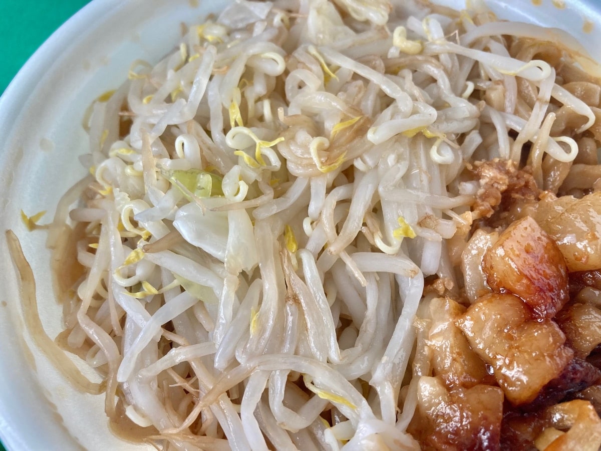 1食当たり1028kcal！やっぱりウマい！【セブン】名店監修の背徳感マシマシラーメン