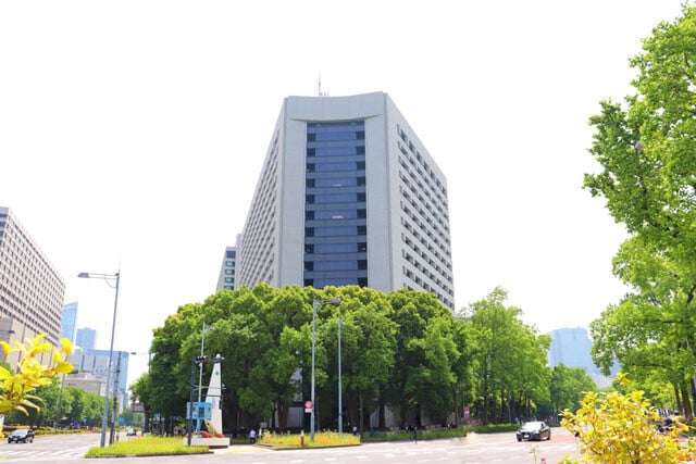 東京桜田門の警視庁本部。トクリュウなどによるマネーロンダリングに目を光らせる一方で、暗号資産の相対取引の実態把握には手をこまねいている