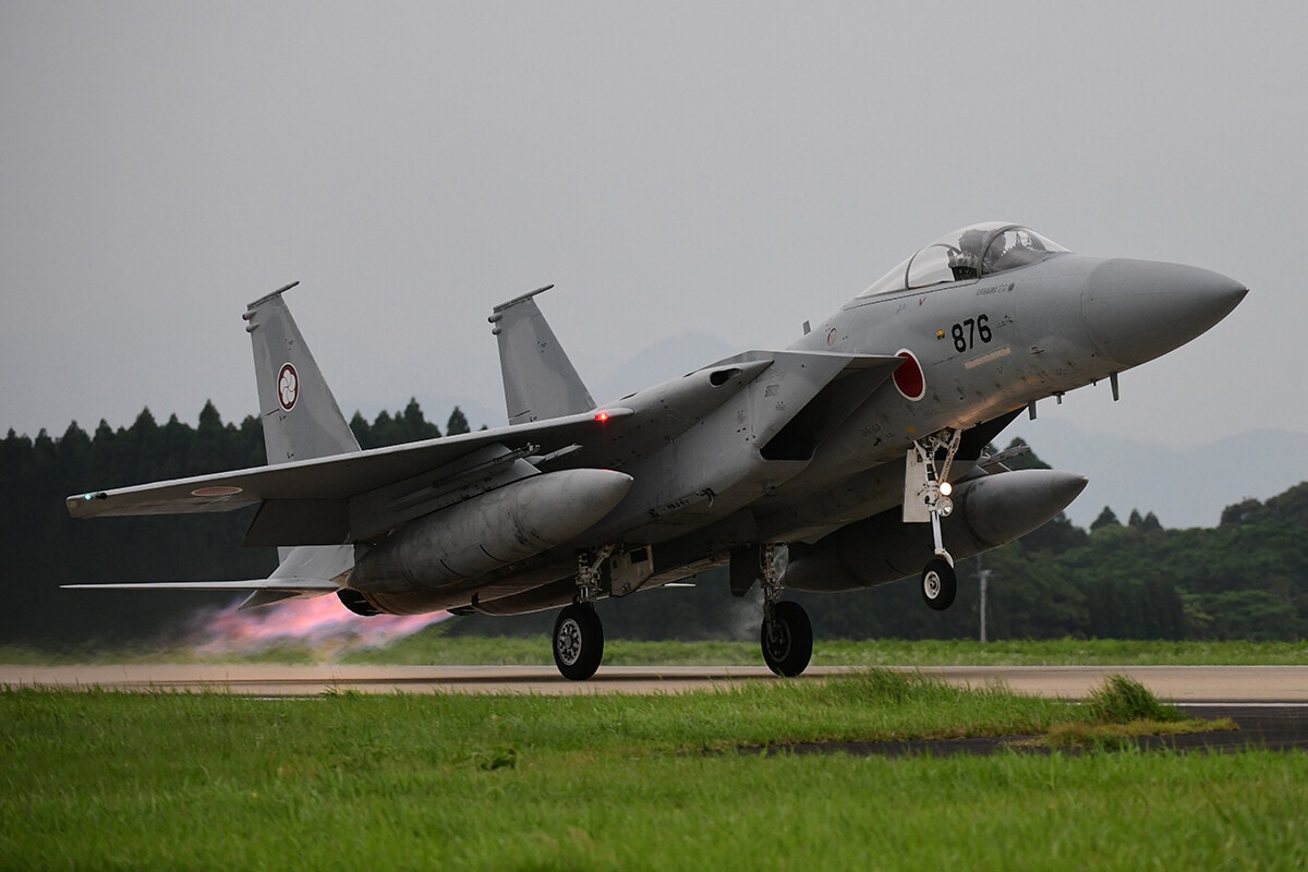 日本は写真のF15戦闘機100機に搭載されていた計200台のエンジンを、インドネシアに輸出することを検討しているらしい