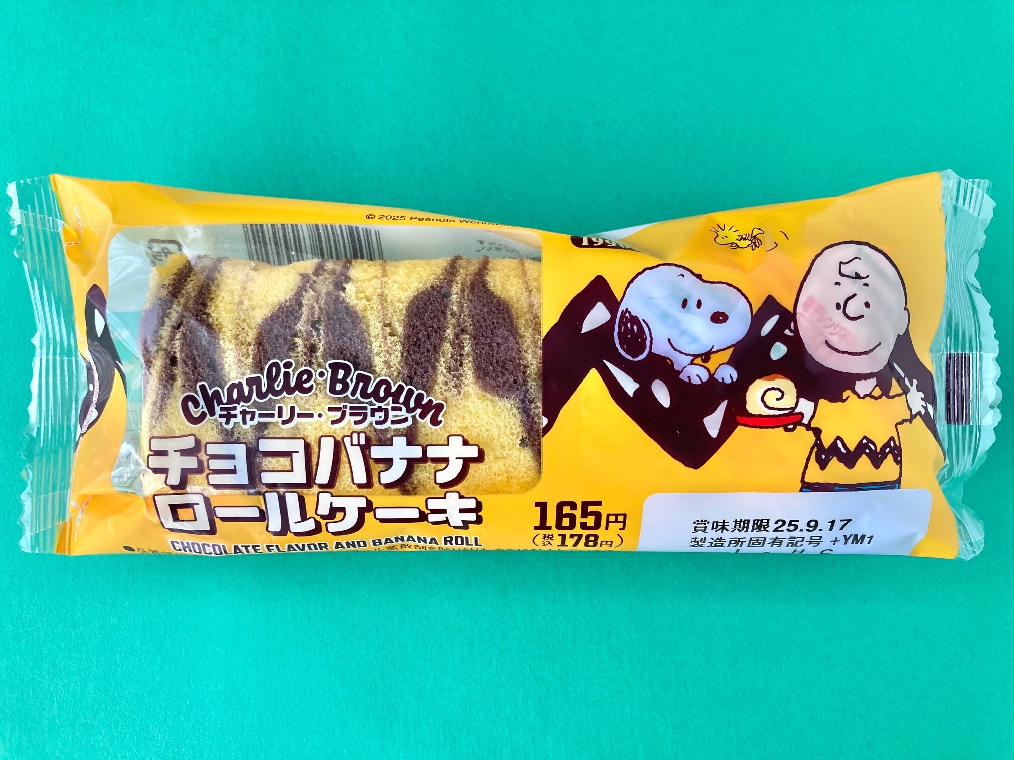 美味しい！！結構売り切れてる？【ファミマ】チャーリー・ブラウン柄のロールケーキ