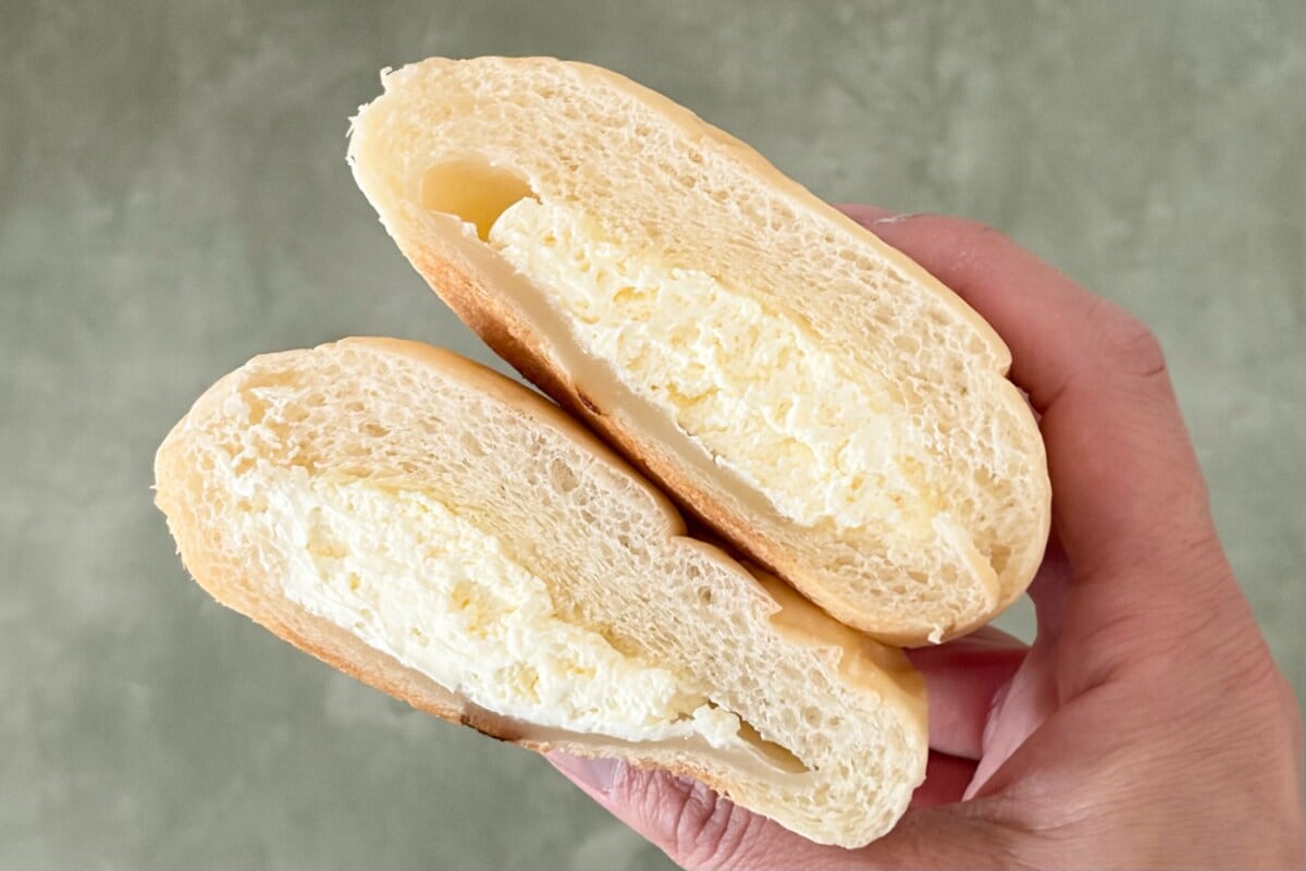 あの商品が1年ぶりに大復活!【ファミマ】甘くてぷにもちのコラボパン