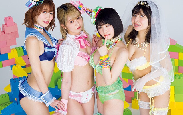 週プレ１７号の表紙＆巻頭グラビアを飾る４人。左から空野青空、小鳩りあ、根本凪、鹿目凛