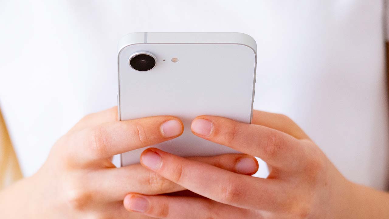 『うちの子も…』中高生の4人に1人がスマホ被害!4割が誰にも話せない“親が知らない危険な現実”の画像1
