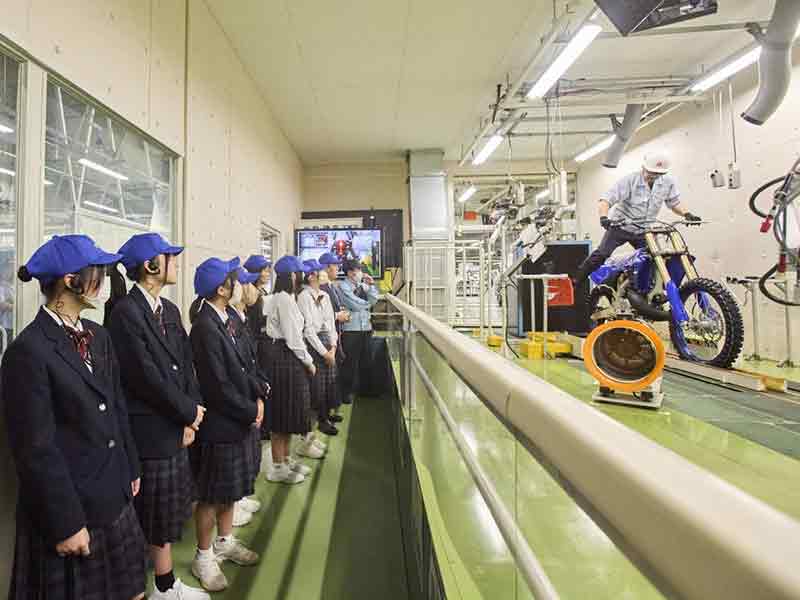 【ヤマハ】見学者3万5,000人超の二輪車組立工場/自動搬送車など新方式で工場の印象が変わる? メイン