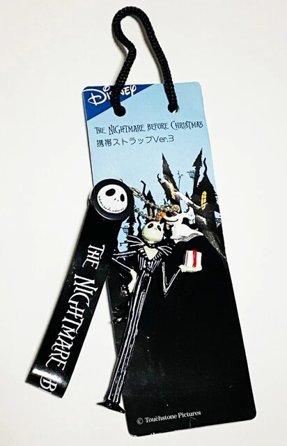 NBCの主人公ジャック・スケリントンの携帯電話のストラップ。ジャックの愛犬であるゼロのチャーム付き