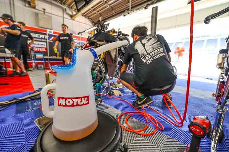 「鈴鹿8耐」上位10チームの半数を MOTUL がオイルサポート 記事2
