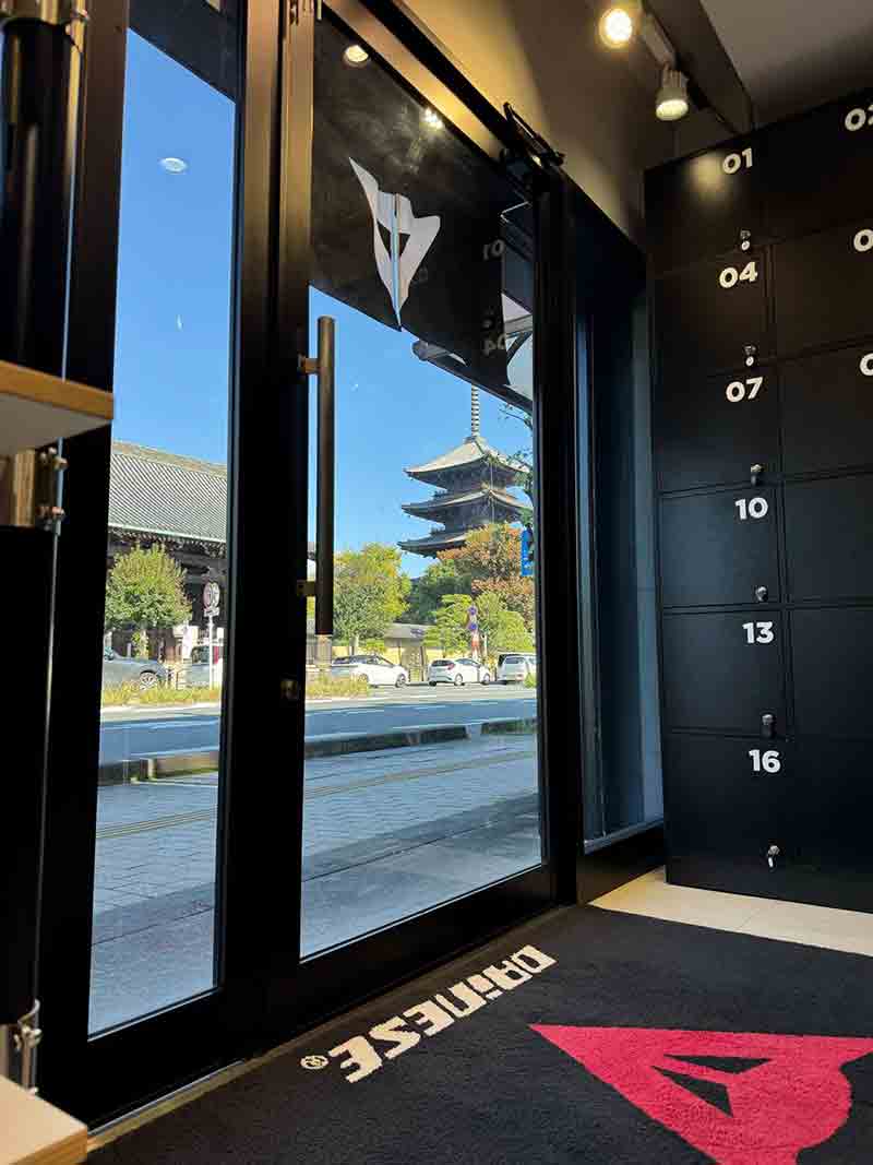 「ダイネーゼ京都」が和の趣でリニューアルオープン！ AGVヘルメットコーナーを拡充 記事5