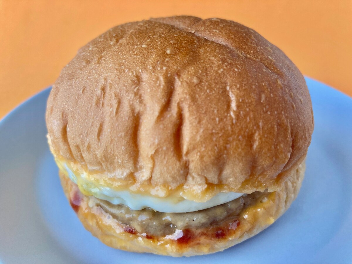 チーズ！チーズ！チーズ！とにかくチーズが凄い！【ファミマ】の月見バーガー