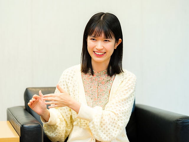 『四季報』の内容をExcelにひたすら転記する女子大生！　四季報写経ウーマン