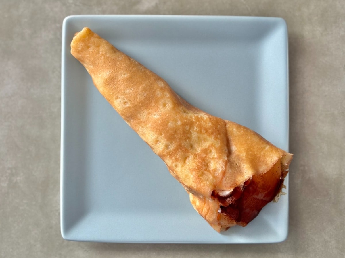 いろんな食感が贅沢!【ファミマ】のりんごクレープがタダものじゃない