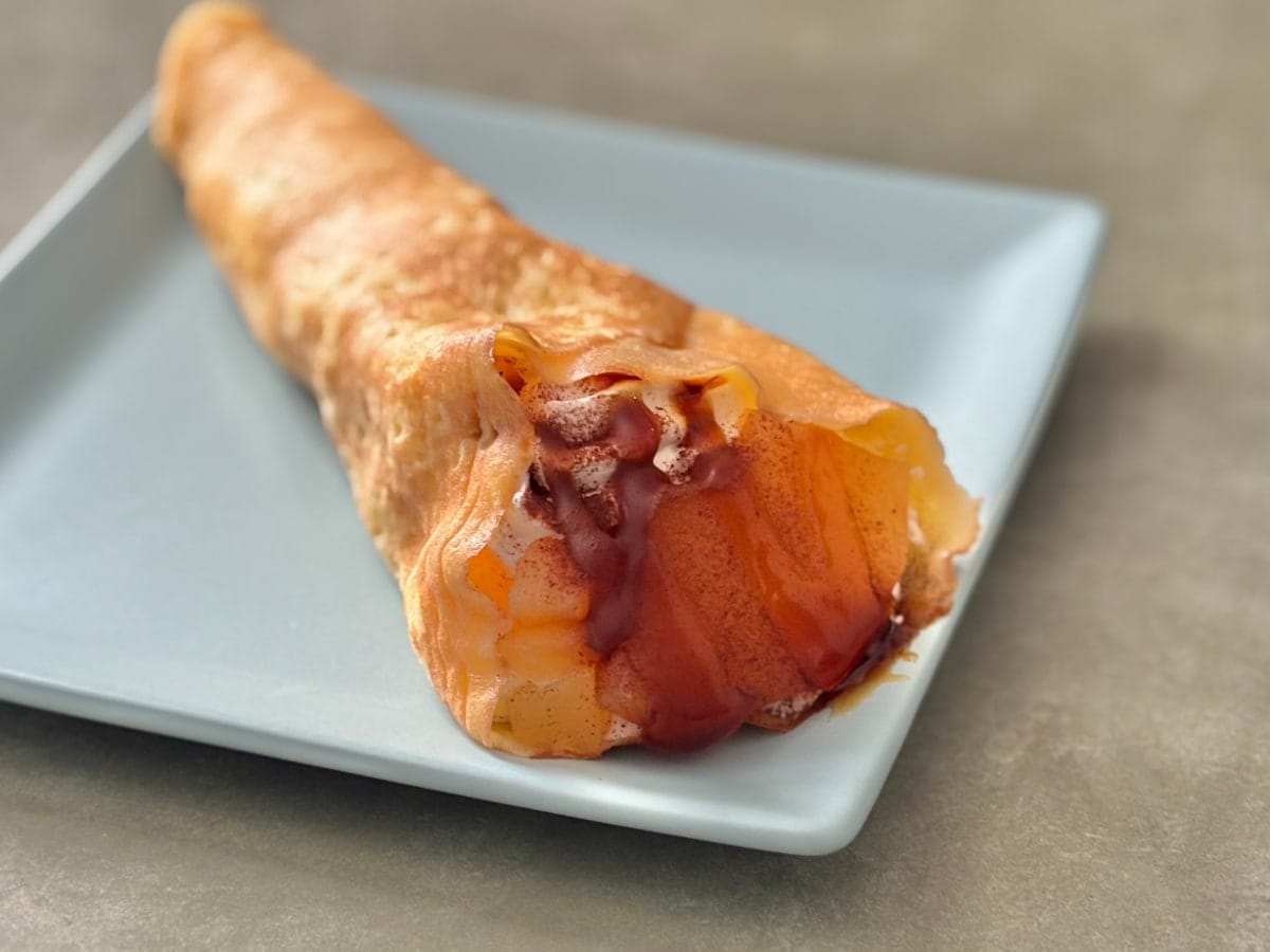 いろんな食感が贅沢!【ファミマ】のりんごクレープがタダものじゃない