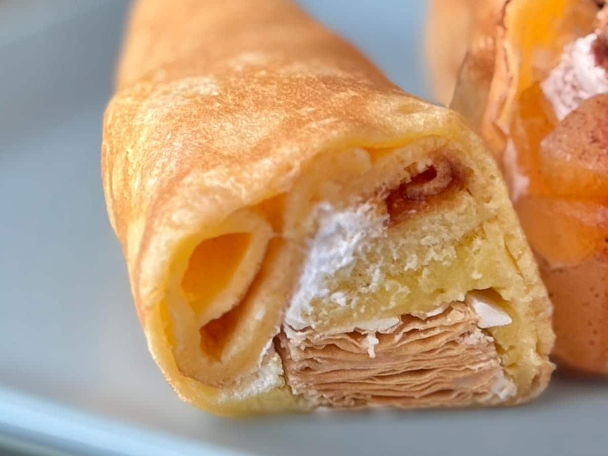 いろんな食感が贅沢!【ファミマ】のりんごクレープがタダものじゃない