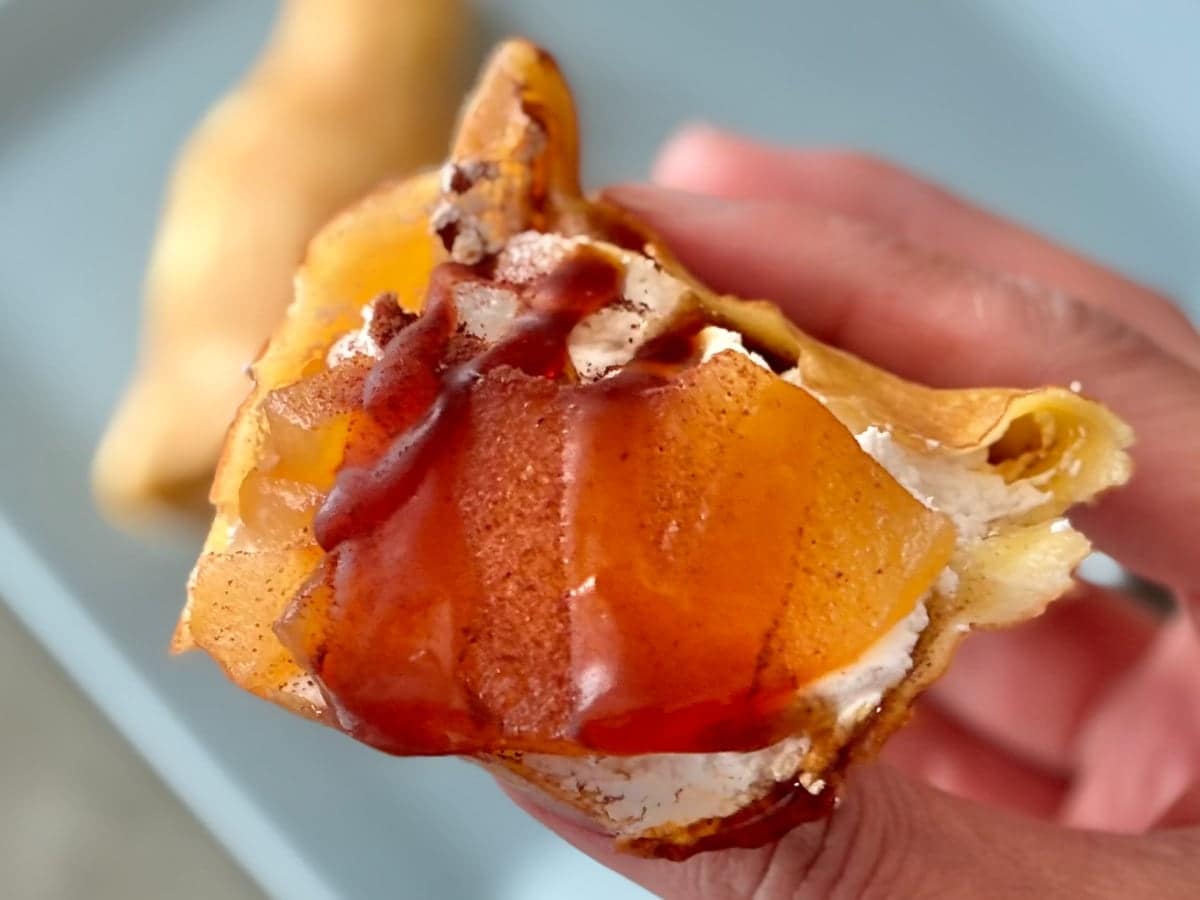 いろんな食感が贅沢!【ファミマ】のりんごクレープがタダものじゃない