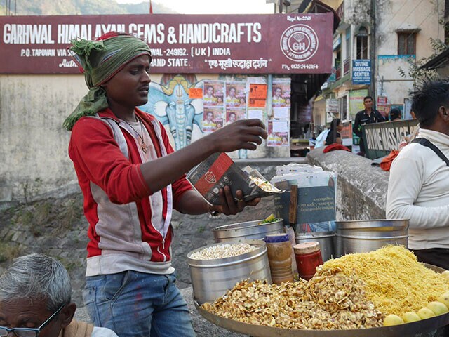 インドの軽食「ベルプリ」の屋台